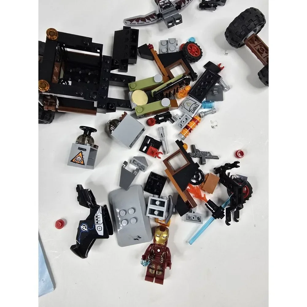 LEGO‎ Marvel Super Heroes: Crossbones' Hazard Heist (76050) Used - Picture 9 of 9